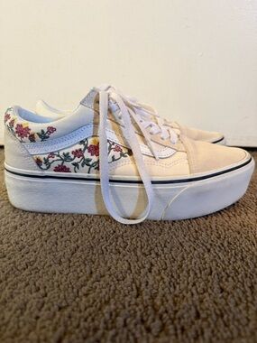 Vans White Floral Embroidered Platform Sneakers - Women’s 8